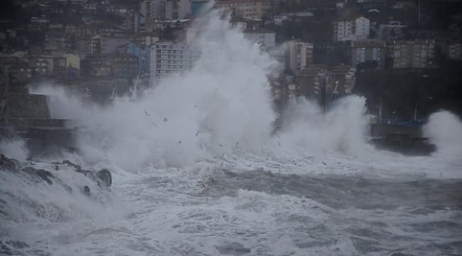 EGE DENİZİ'NİN KUZEYİNDE FIRTINA BEKLENİYOR