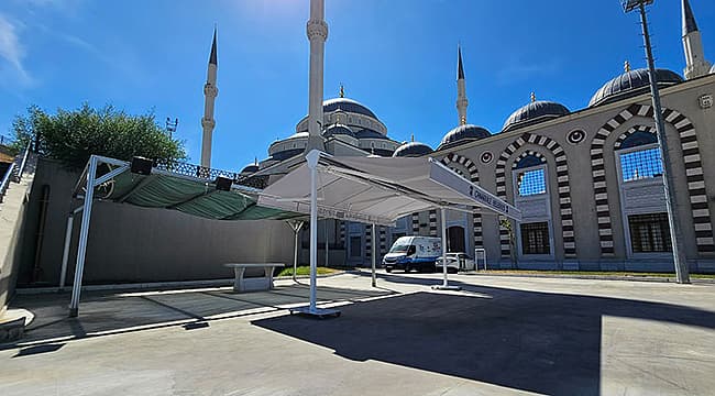 Çanakkale Belediyesi Camilere Tente Desteği Sağladı