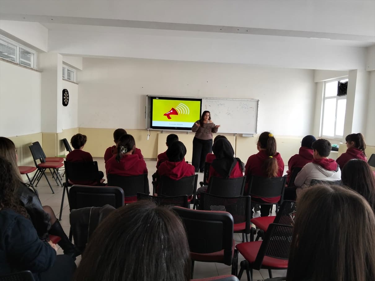 İŞKUR'dan Çanakkale'de öğrencilere meslek seçimi ve kariyer rehberliği semineri