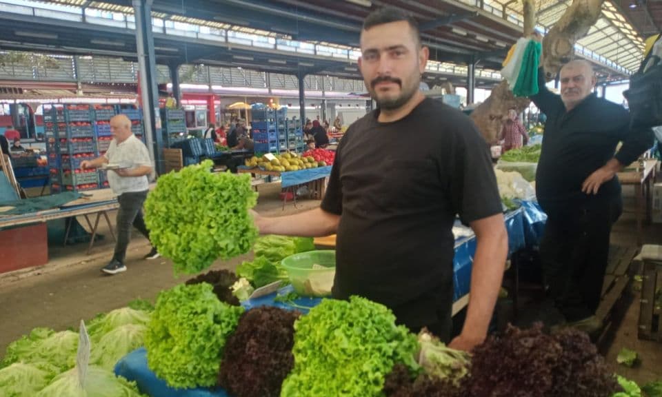 "Ne şehrin ışıltısı ne modern dünya": Çanakkaleli genç üreticiden ilham veren toprak sevgisi
