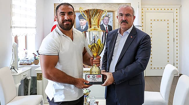 BAŞPEHLİVAN FİNALİSTİ FEYZULLAH AKTÜRK'TEN VALİ TORAMAN'A ZİYARET