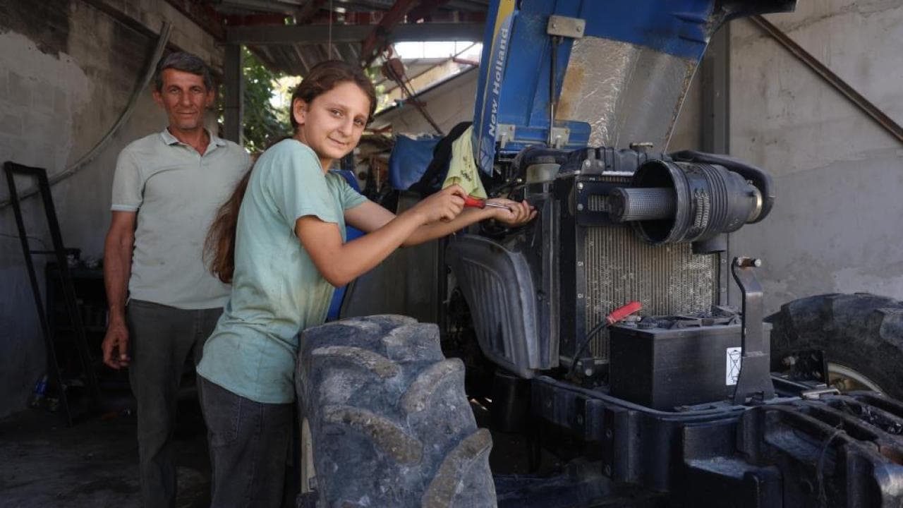 13 Yaşındaki Ecrin Çınar: Traktör Tamircisi ve Makine Mühendisi Hedefi