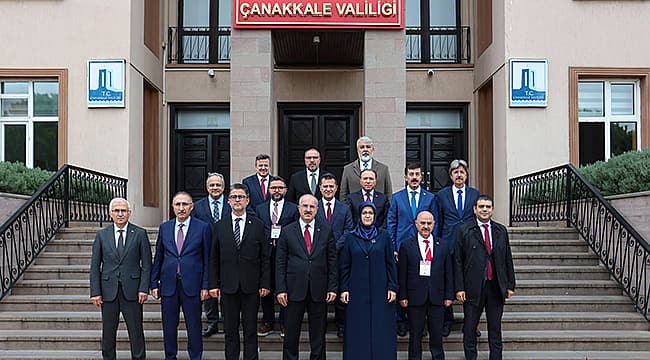 ÜAK Başkanı Erenoglu’nun Valilik Ziyareti: Çanakkale’de 13 Kamu Hastanesinin Hizmetleri Değerlendirildi