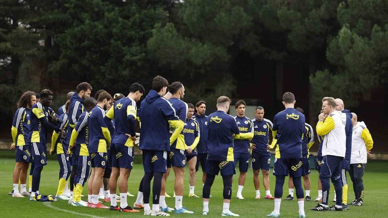 Fenerbahçe, Dirk Kuyt yönetiminde çalıştı