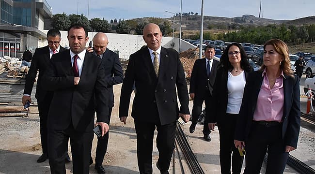 RADYOTERAPİ CİHAZI İÇİN ÇALIŞMALAR SÜRÜYOR Çanakkale Mehmet Akif Ersoy Devlet Hastanesi’nde radyoterapi ünitesine ikinci cihazın kazandırılması için sürdürülen inşaat faaliyetler ile güncel otopark alanı yerinde değerlendirildi. BAŞKAN ERKEK'İN 29