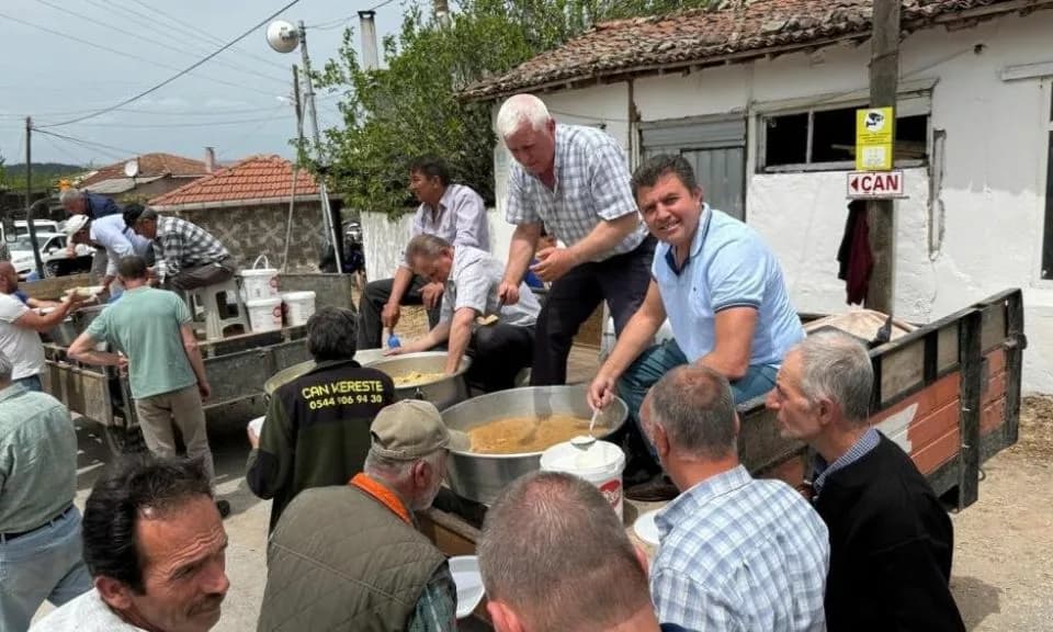 Çanakkale'de 2 Bin Kişi Köy Hayrında Bir Araya Geldi