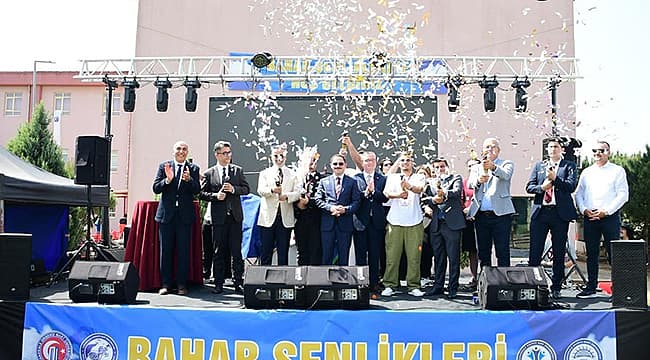 ÇOMÜ'DE KARİYER GÜNLERİ VE BAHAR ŞENLİĞİ BAŞLADI