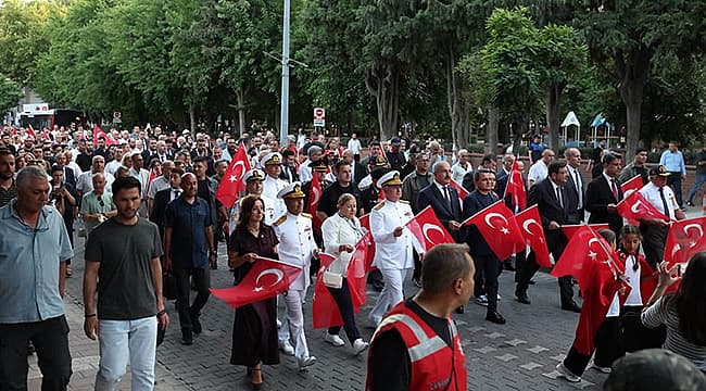 ÇANAKKALE'DE 15 TEMMUZ DEMOKRASİ VE MİLLÎ BİRLİK YÜRÜYÜŞÜ DÜZENLENDİ