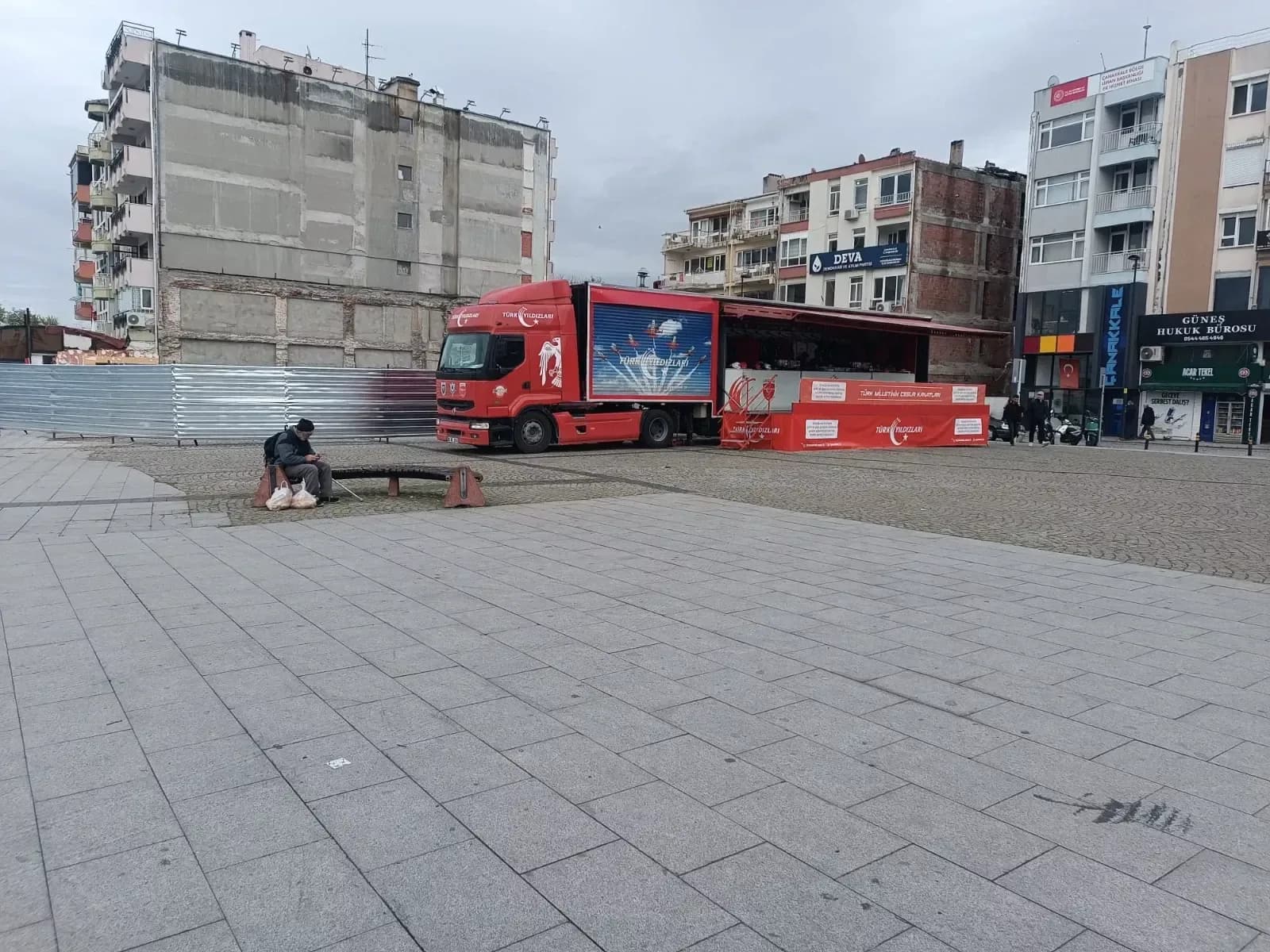 Çanakkale İskele Meydanı'nda Renkli Gösteriler