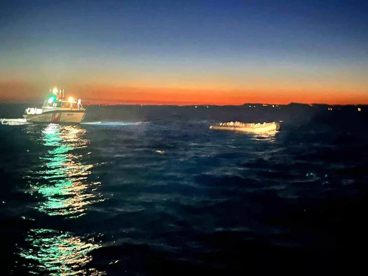 Çanakkale'de Kaçak Göçmen Kurtarma Operasyonu