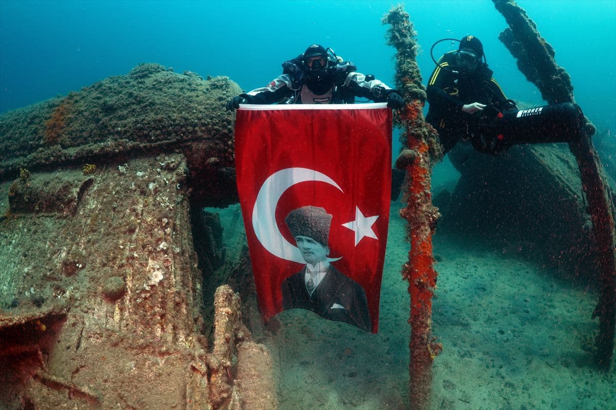 Gelibolu Tarihi Sualtı Parkı’nda 30 Ağustos Zafer Bayramı Anı Dalışı