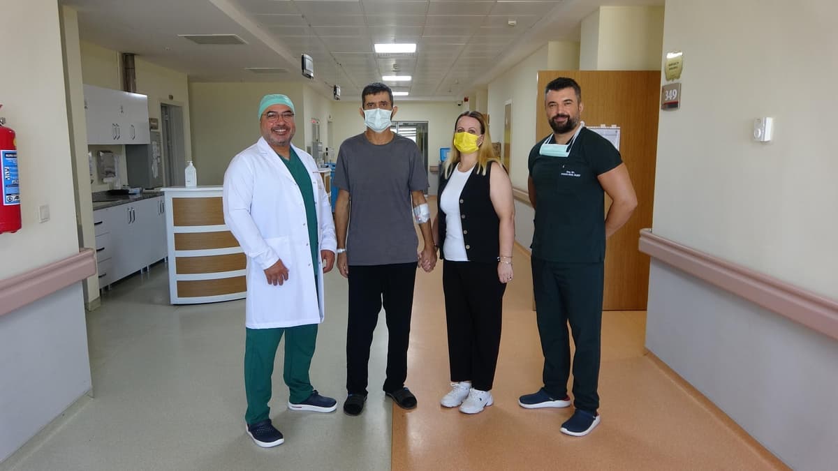 Çanakkale'de 5 yıl ağrı kesici kullanan adam, eşinin böbreğiyle sağlığına kavuştu