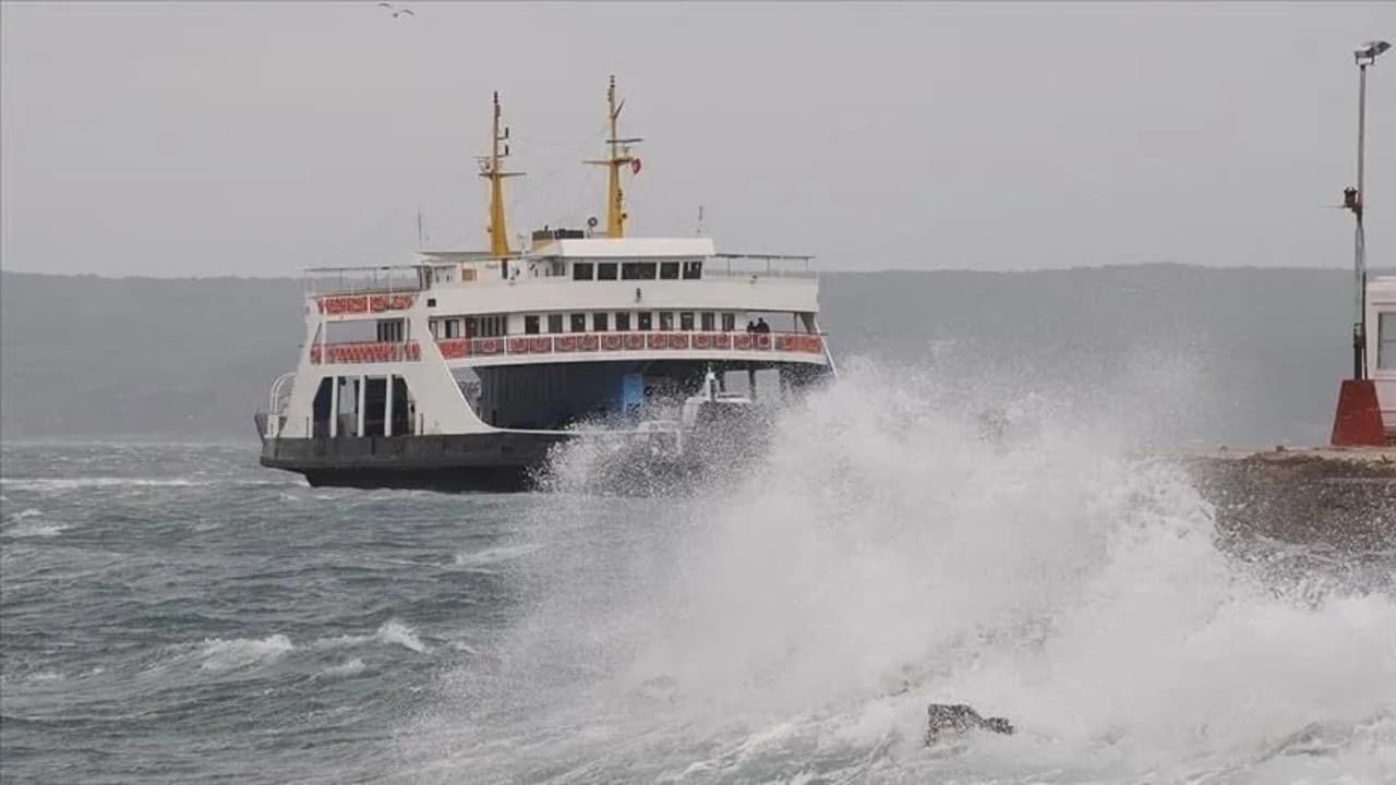 Feribot seferleri iptal edildi Çanakkale'de