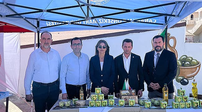 ÇIPLAK KÖY'DE "KAMPÜS KÖY" BULUŞMASI Çanakkale Onsekiz Mart Üniversitesi’nin “Kampüs Köy” girişimi bünyesinde Çıplak Köy’de organize edilen organizasyonda, Çanakkale İl Tarım ve Orman Müdürlüğü de stant açtı. ŞEKER TÜKETİMİNE DİKKAT ÇAĞRISI ÇOMÜ’DEN