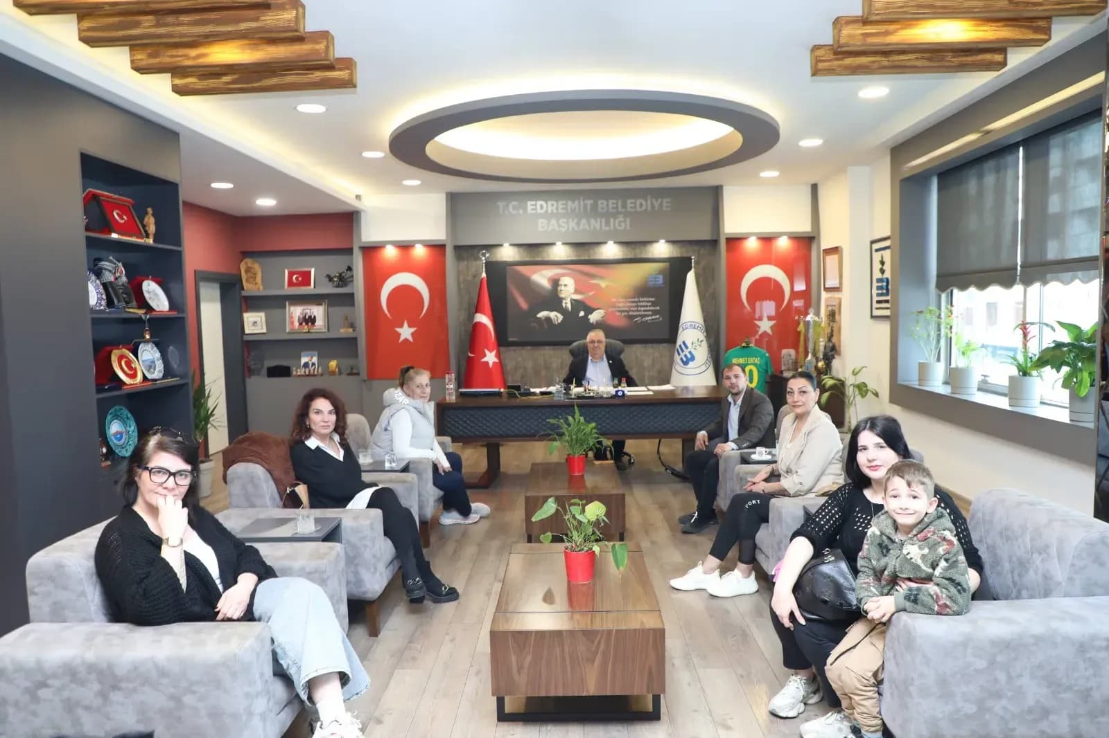 Edremit Belediyesi Barınak Sorununa Dikkat Çekti