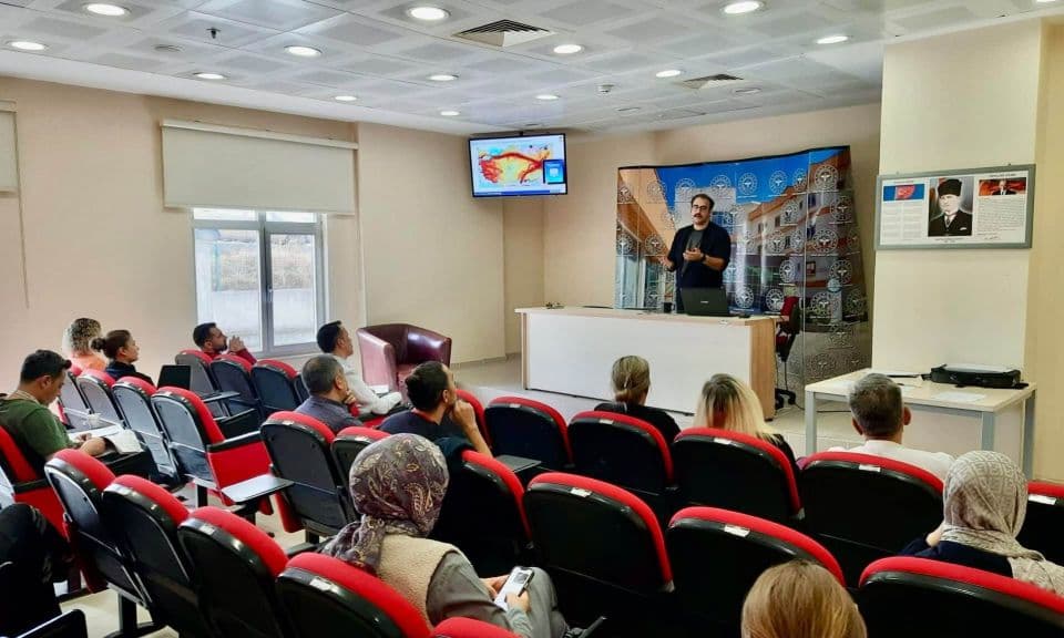 Ezine Devlet Hastanesi’nde HAP ve Temel Afet Yönetimi Eğitimi Gerçekleşti