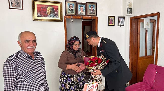ÇANAKKALE'DE ŞEHİT VE GAZİ AİLELERİNE ANNELER GÜNÜ ZİYARETİ