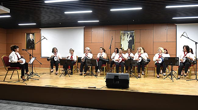 CUMHURİYET KADINLARI RİTİM GRUBU'NDAN ALKIŞ ALAN KONSER