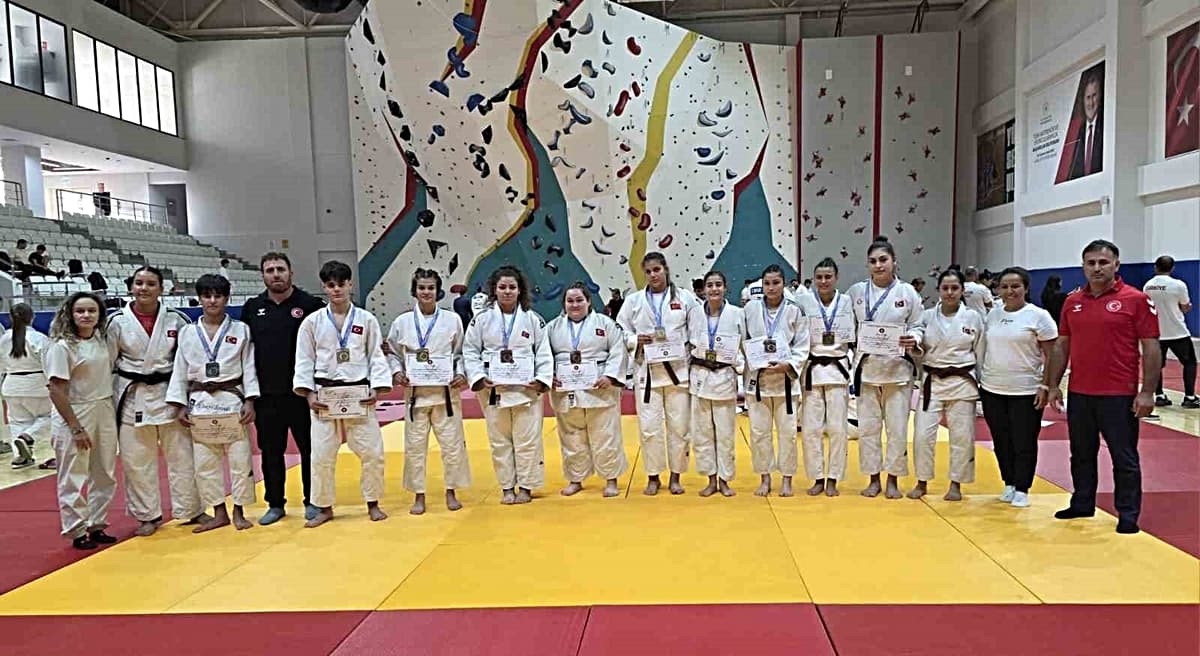 Manisalı Judo ve Cimnastik Sporcuları Çanakkale'de 16 Madalya Kazandı
