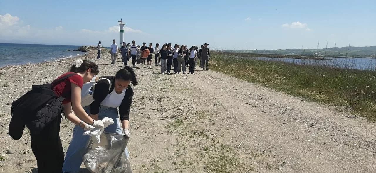 Çanakkale'de Lise Öğrencileri Sulak Alan Temizliği Gerçekleştirdi