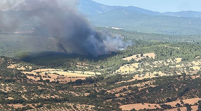 BAYRAMİÇ'TE ORMAN YANGININA HAVA VE KARADAN MÜDAHALE Çanakkale’nin Bayramiç ilçesine bağlı Yiğitler köyünde başlayan ormanlık alan yangınına görevlilerin sıkı müdahalesi devam ediyor. “ADALET, BİR AYRICALIK DEĞİL; HERKESİN HAKKIDIR” ÇANAKKALE’DE