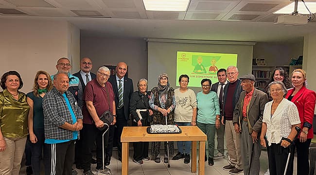 YAŞLILAR GÜNÜ'NDE HUZUREVİNDE ANLAMLI BULUŞMA Çanakkale’de 1 Ekim Dünya Yaşlılar Günü dahilinde huzurevinde anlamlı bir organizasyon yapıldı. BİGA FUARI 20. YAŞINI KUTLUYOR AK PARTİ’DE 5 İLÇEYE YENİ KADIN KOLLARI BAŞKANI