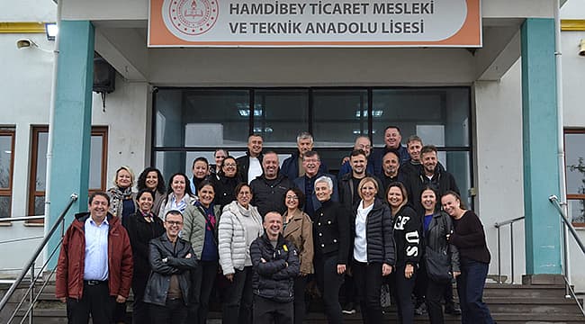 BİGA HAMDİ BEY TİCARET MESLEK LİSESİ MEZUNLARI YILLAR SONRA OKULLARINDA BULUŞTU “Bir zamanlar bu okulun öğrencileriydik…” AVRUPA ŞAMPİYONU FATMA BELİNAY ERGİN’E BİGA’DA COŞKULU KARŞILAMA