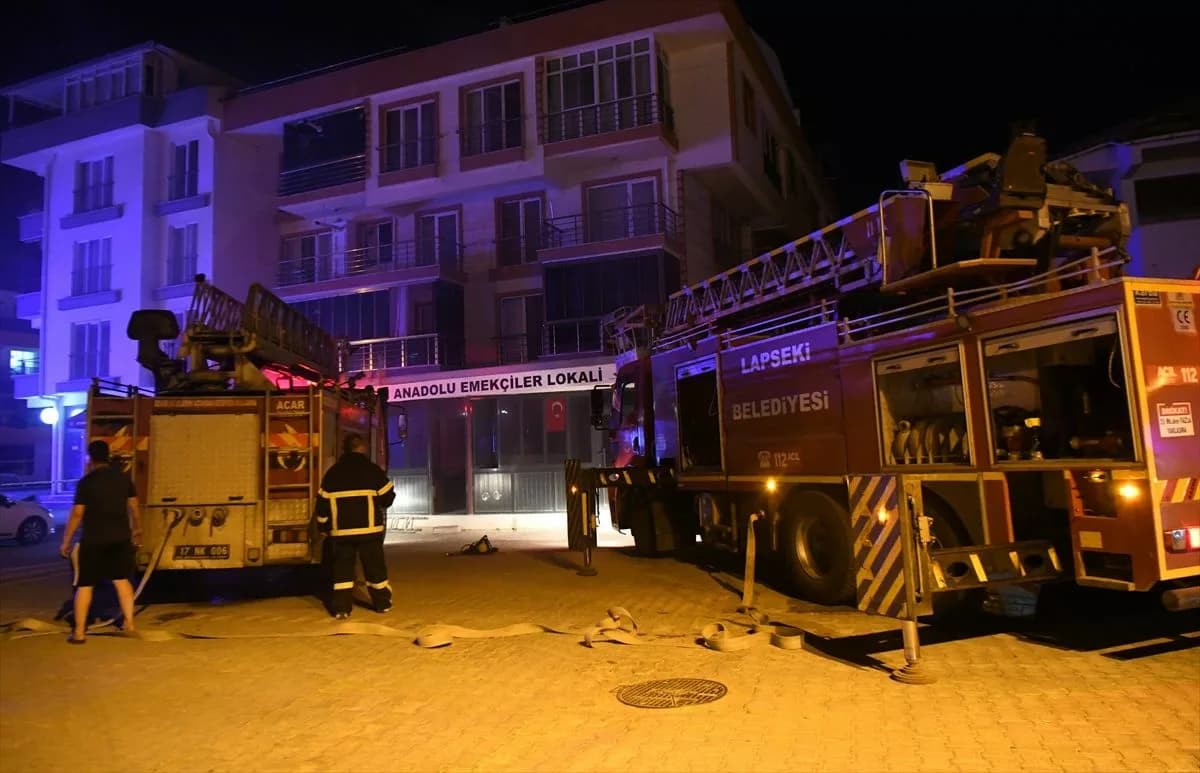 Çanakkale'de Apartmanda Duman: 5 Kişi Hastaneye Kaldırıldı