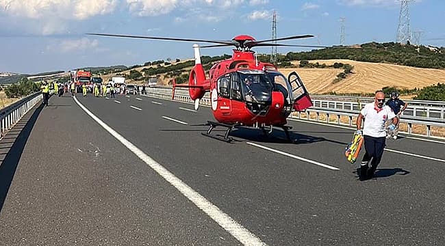 AMBULANS HELİKOPTER YARALI VATANDAŞ İÇİN OTOYOLA İNDİ