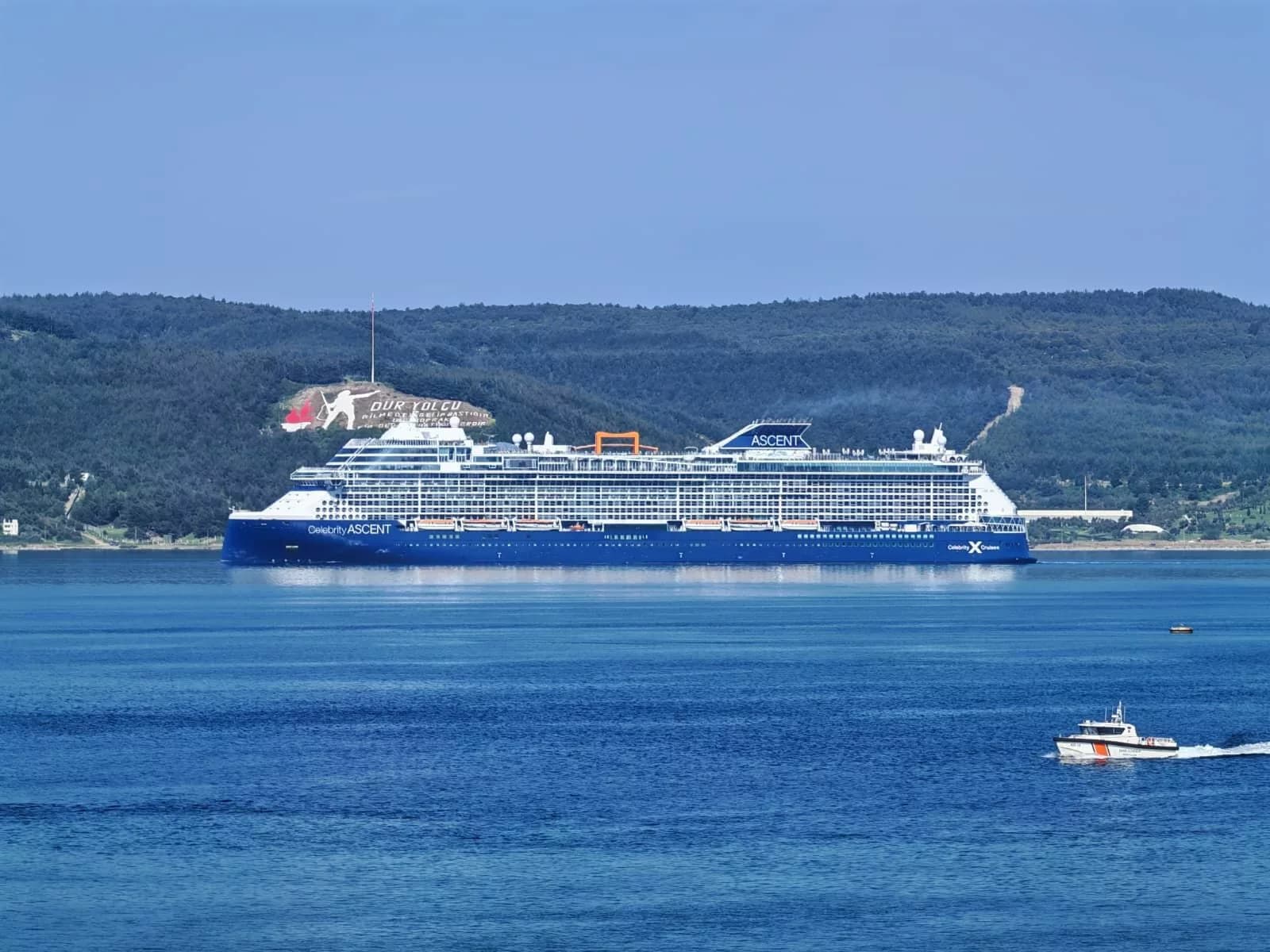 Çanakkale'de Boğazdan Geçen Devler