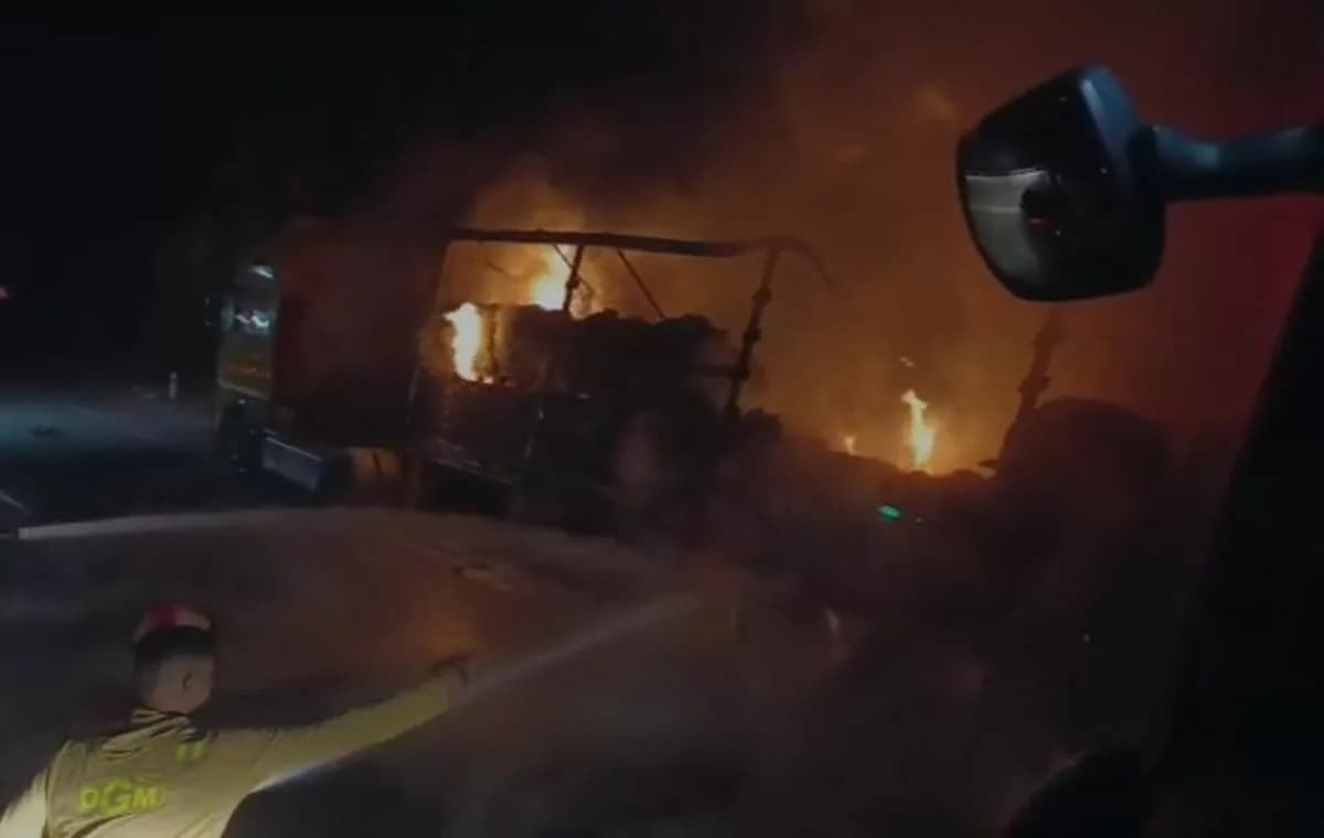 Çanakkale Lapseki'de TIR Dorsesi Yangını