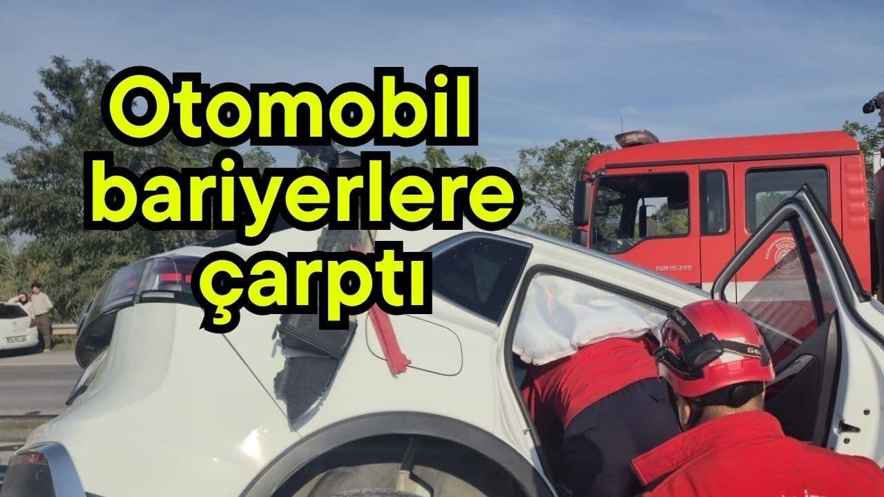 Susurluk'ta Trafik Kazası: Otomobil Bariyerlere Çarparak Refüje Girdi