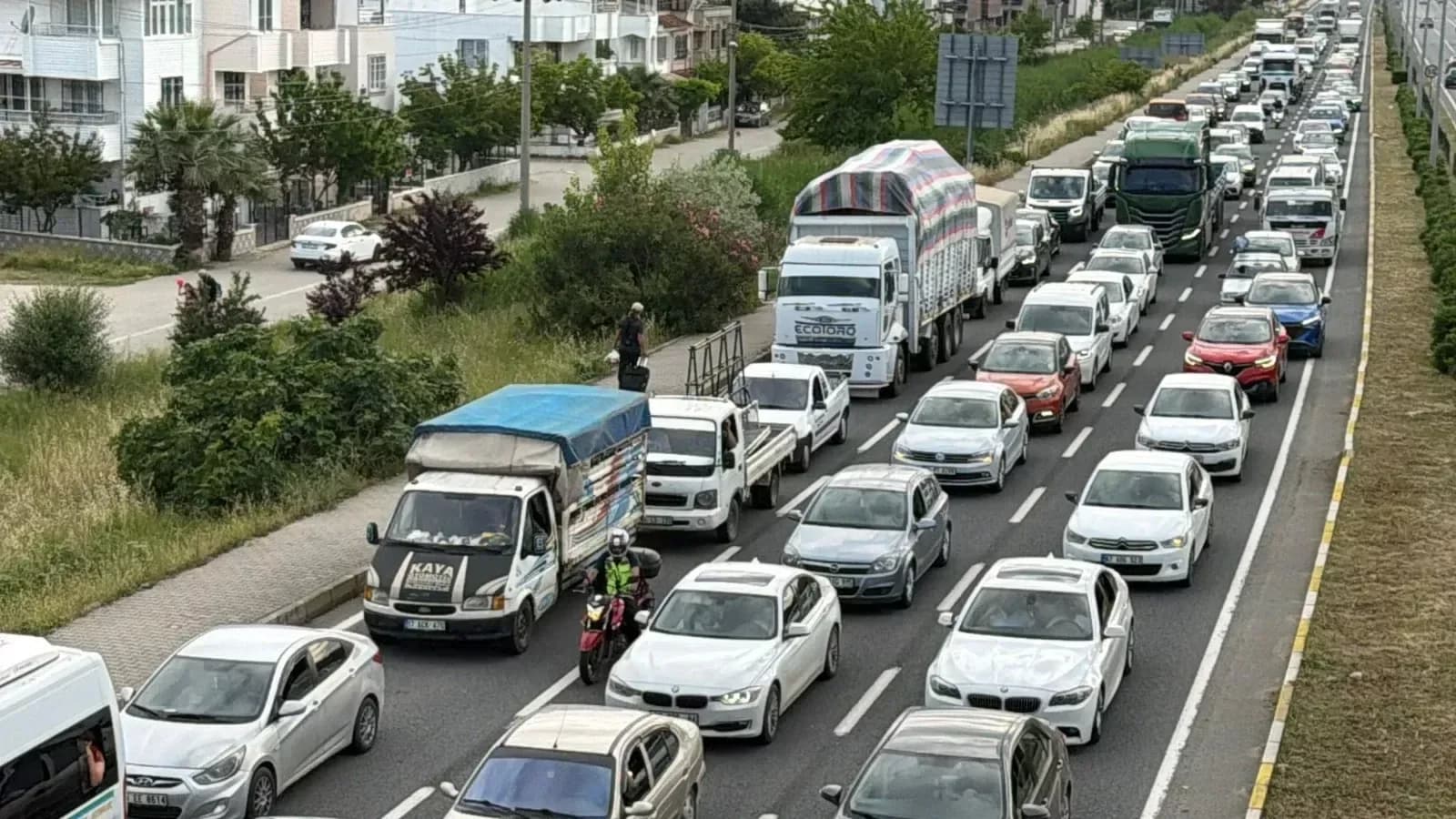 Kuzey Ege'de 9 Günlük Bayram Tatili Trafik Yoğunluğu Başladı
