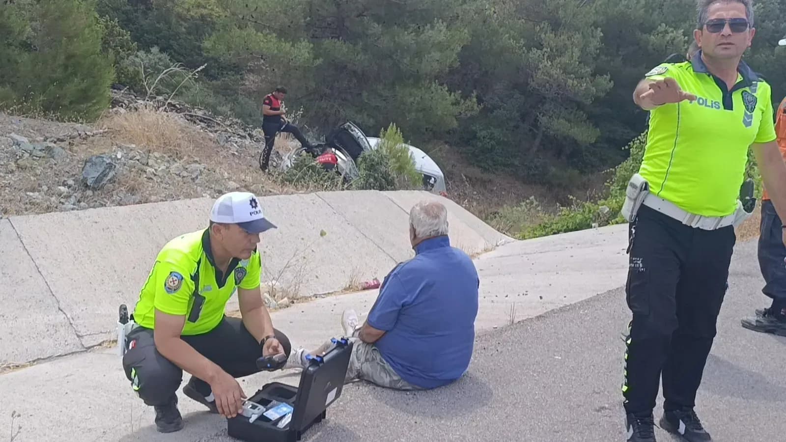 Ezine'de Trajik Kaza: Kontrolden Çıkan Araç Şarampole Yuvarlandı