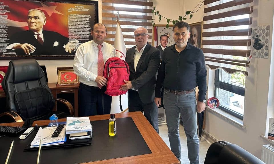 Çanakkale Ticaret Borsası Bayramiç’te Öğrencilere Eğitim Yardımı Dağıttı