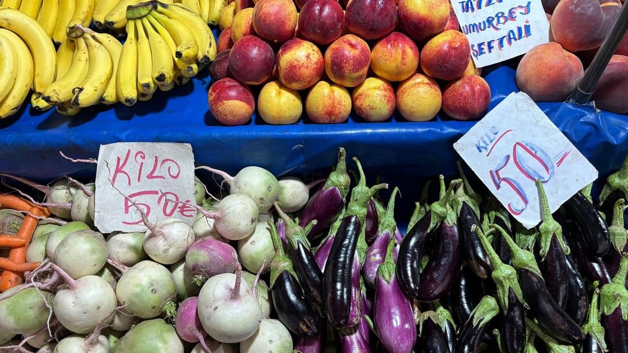 Çanakkale'nin Kalbi Biga Çarşamba Pazarı'nda Bu Hafta Son Durum: Tezgahlar Dolu, Fiyatlar Dikkat Çekiyor!