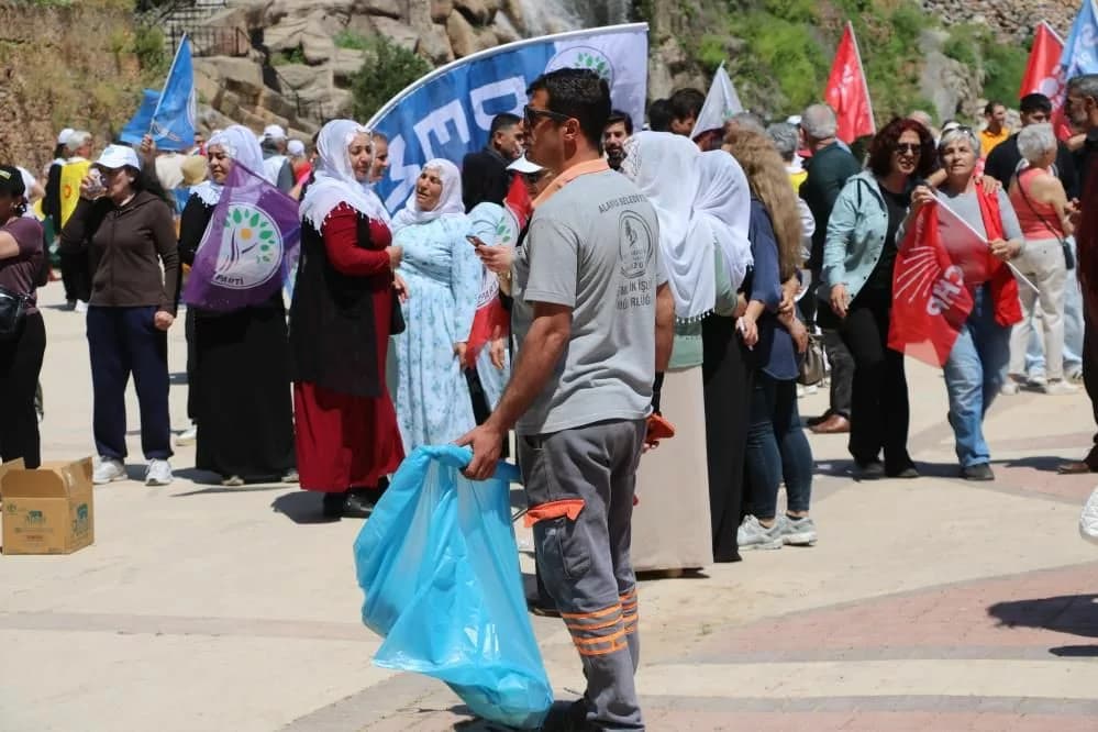 Alanya'da 1 Mayıs Coşkusu: İşçiler ve Vatandaşlar Bir Araya Geldi