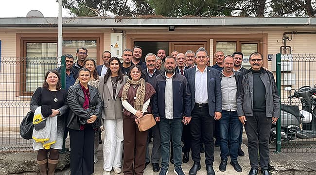 İYİ PARTİ ÇANAKKALE TEŞKİLATINDAN MUHTARLAR GÜNÜ ZİYARETİ İYİ Parti Çanakkale İl Başkanı Prof. Dr. Harun Baytekin, İl Genel Meclis Üyesi Murat Çağlayan ve beraberindeki teşkilat mensupları, 19 Ekim Muhtarlar Günü nedeniyle Muhtarlar Derneği’ni ve