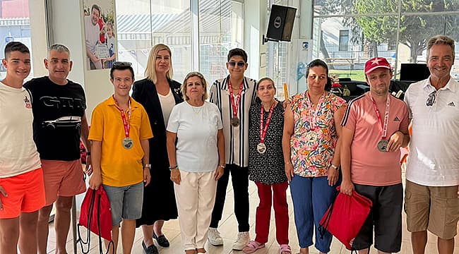 ÖZEL ÇOCUKLAR SPOR KULÜBÜ 25. YILINI KUTLADI Çanakkale Özel Çocuklar Spor Kulübü, kuruluşunun 25. yılını yapılan madalya töreniyle kutlamalarını iletti. MOTORİNE 8,24 TL ZAM BEKLENİYOR