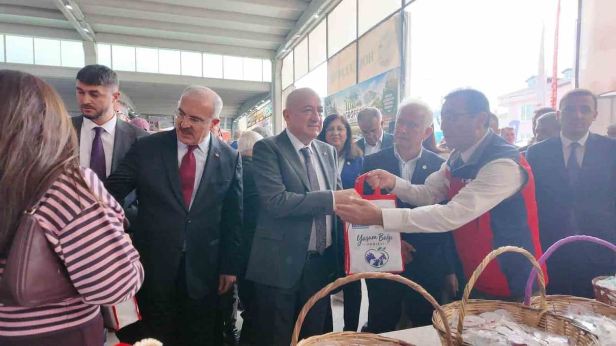 Yenice Tarım Festivali'nde 3 Bin Buzağı Sağlık Seti Üreticilere Dağıtıldı