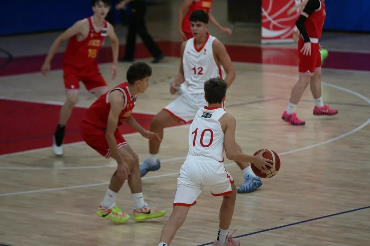 Çanakkale'de FIBA Altyapı Projesi Final Kampı Sona Erdi