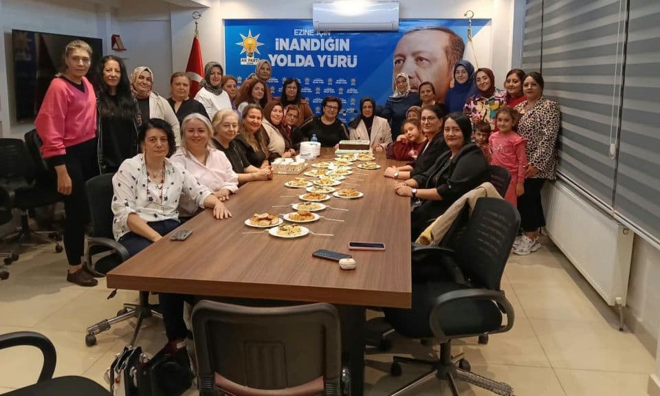 AK Parti Ezine Kadın Kolları Başkanlığında Yeni Dönem: Gülay Yılmaz Görevde