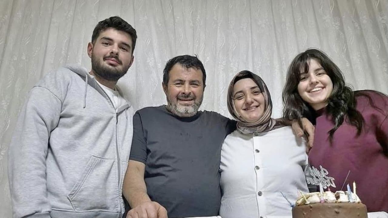 Çanakkale'de Enkaz Altında Hayatını Kaybeden Kardeşlerin Cenazesi