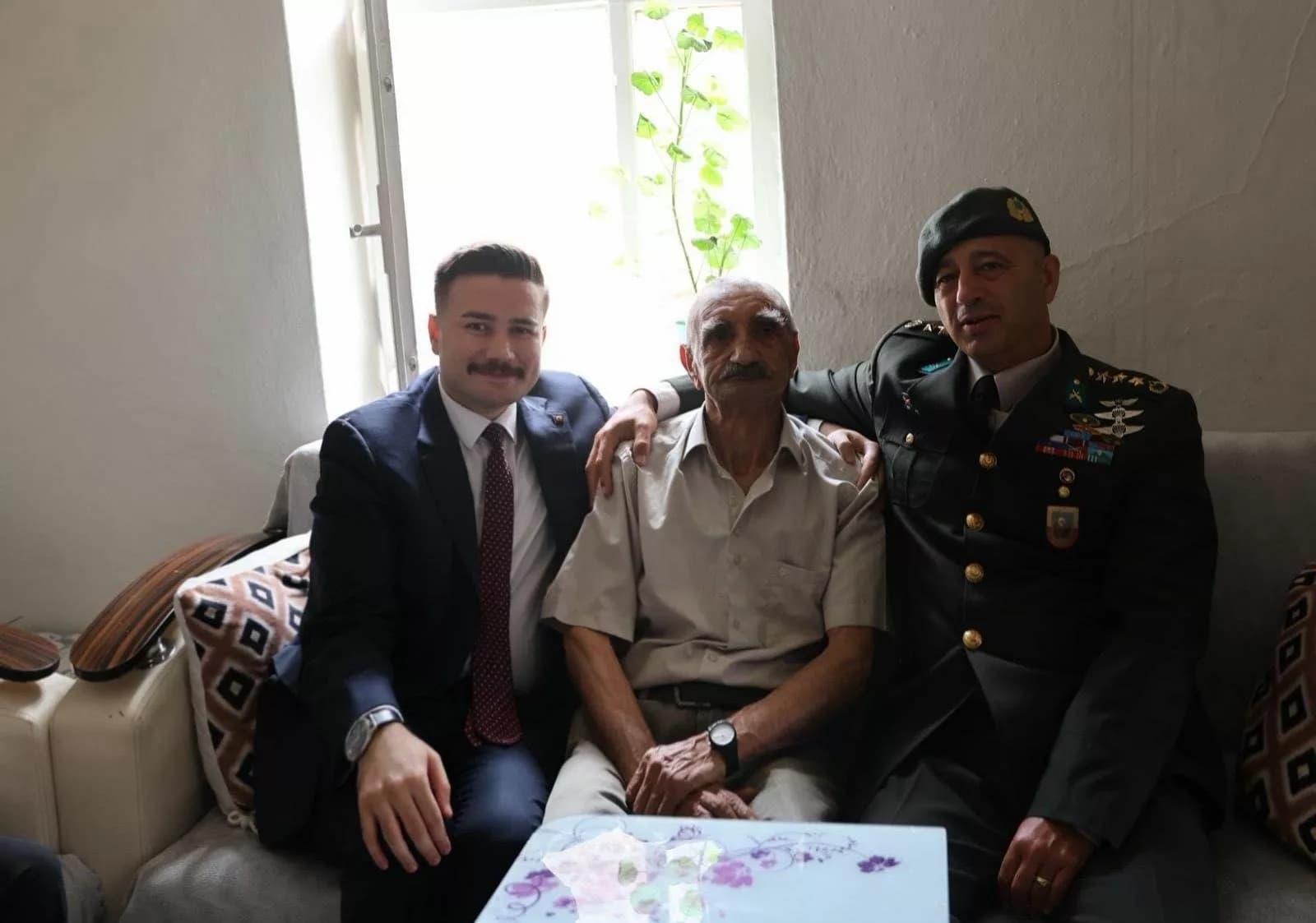 Kaymakam Acar, Gazilerle ve Şehit Aileleriyle Bayramlaştı