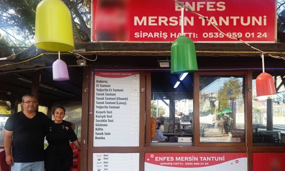 Eren Çifti, Cuma Pazarı'nda Hijyen ve Lezzetle Güven Kazandı
