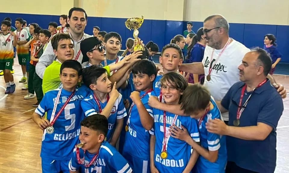 Gelibolu'da Futsal Şampiyonu: 100. Yıl Barış Ortaokulu
