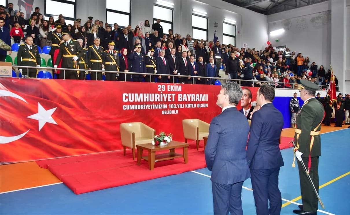 Cumhuriyet'in 103. yıl dönümü törenine gaziler ve askeri erkan iştirak etti Gelibolu'da