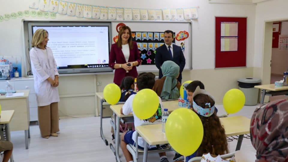 Kepez Atatürk İlkokulu'nda Geleceğe Umutla Bakış: İl Müdürü Mine Hayta'dan Anlamlı Ziyaret
