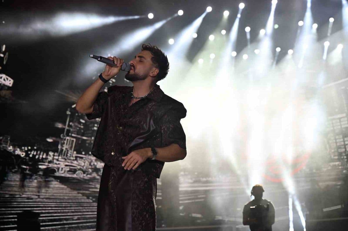 Sefo, Çanakkale Kültür Yolu Festivali'nde hayranlarına unutulmaz bir konser yaşattı