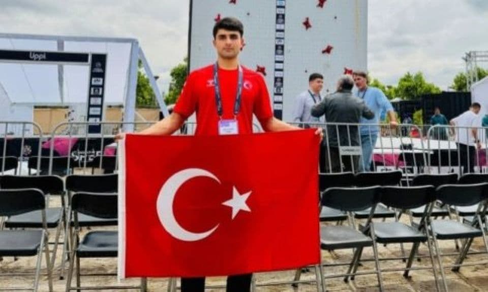 ÇOMÜ Öğrencisi Süleyman Vural Şili’de 6,58 Saniyelik Rekor Kırdı ve Avrupa Oyunları’na Katılma Kotasını Kazandı